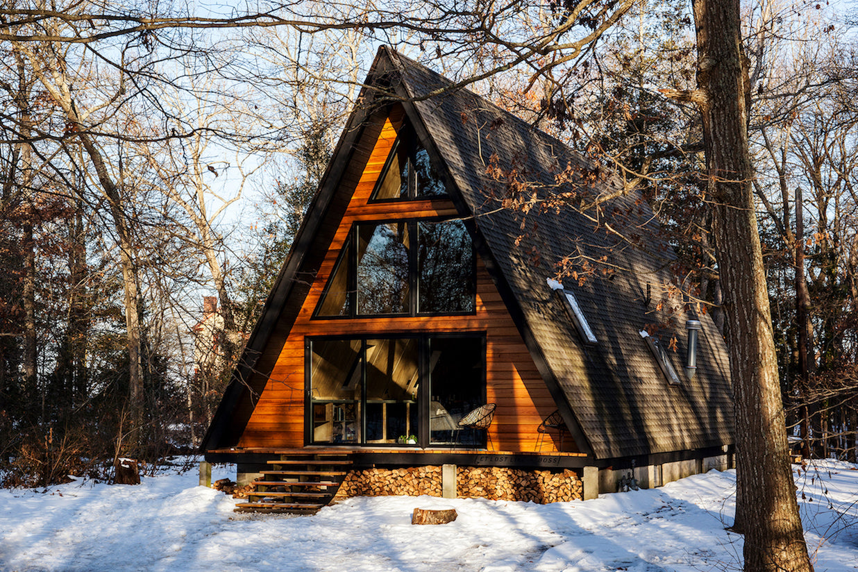 LA CABAÑA ESCANDINAVA MODERNA A-FRAME EN MEDIO DE LOS BOSQUES