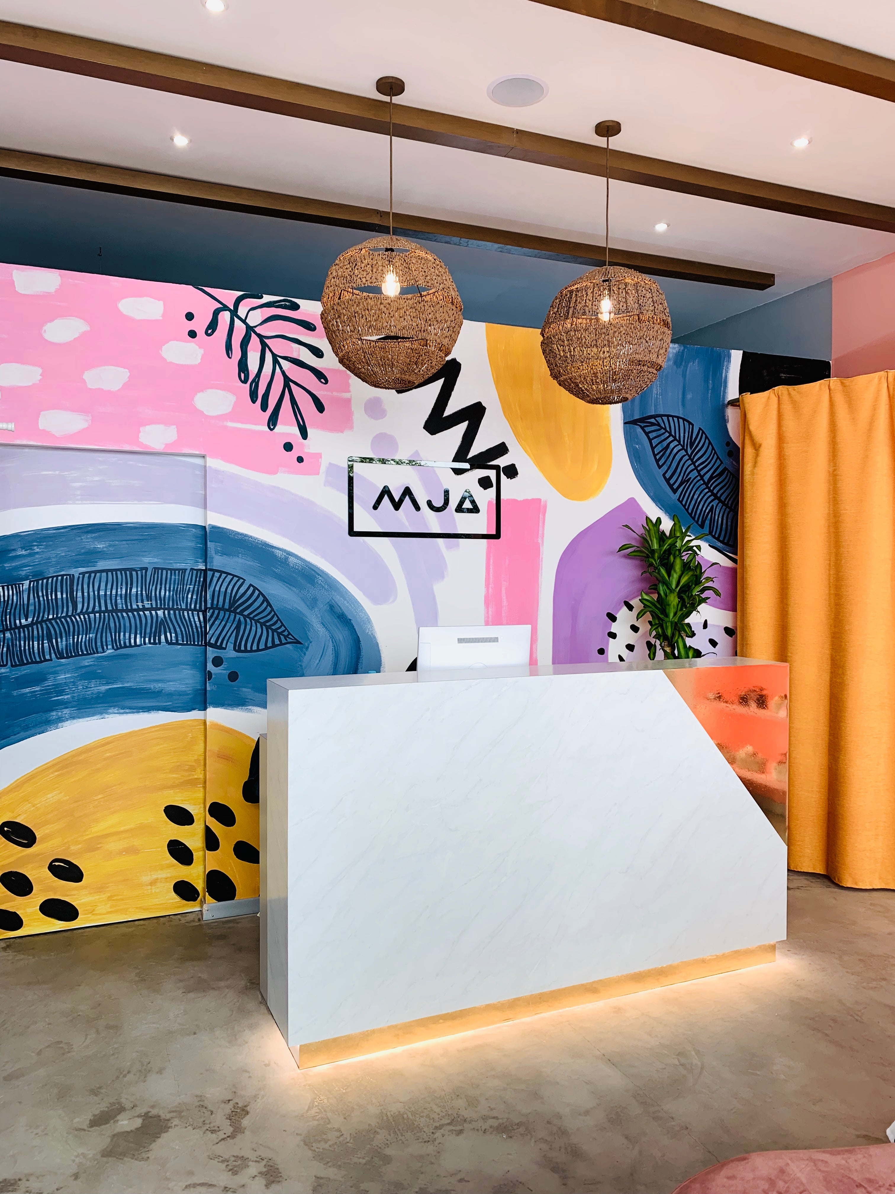 MJA SHOES, ARQUITECTURA COLONIAL HECHA TIENDA
