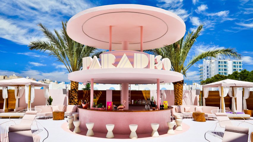 PARADISO IBIZA ART HOTEL DISEÑADO POR ILMIODESIGN ES UN EJERCICIO EN PASTEL PASTICHE.